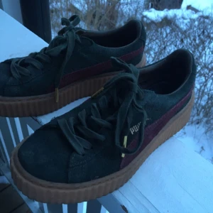  - Fenty by Puma storlek 36! Knappt använda cond 9/10 kan skicka eller mötas upp i Stockholm. Buda!