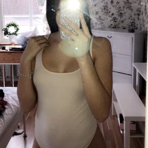  - En rosa body ifrån River Island. Tar swish och du står för frakt☺️