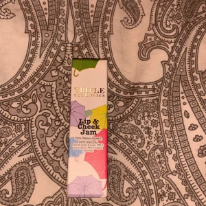 Smink - Aldrig använd pga använder inte sånt orginal pris är 150kr