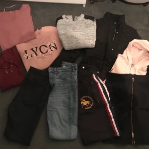 Klädpaket  - 4 långärmade tröjor , 1 jacka, 1 kortärmad tunika , 2 par jeans ,1 par mjukis och 1 kjol. Allt för 269kr inkl frakt 