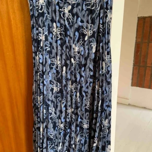  - Fin plisserad kjol från Carin Wester! Sparsamt använd. Pris kan alltid diskuteras. Hör av dig för fler bilder eller frågor 🥰