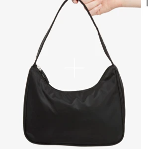 Monki shoulder bag - Nyinköpt och oanvänd svart shoulder bag från Monki (lappen kvar)💕, färgen är slutsåld på hemsidan🦋 frakt 50kr ☁️ buda gärna🐣