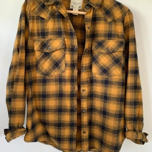 Flanellskjorta i storlek S - Mjuk flanell från forever 21 i bra skick! 