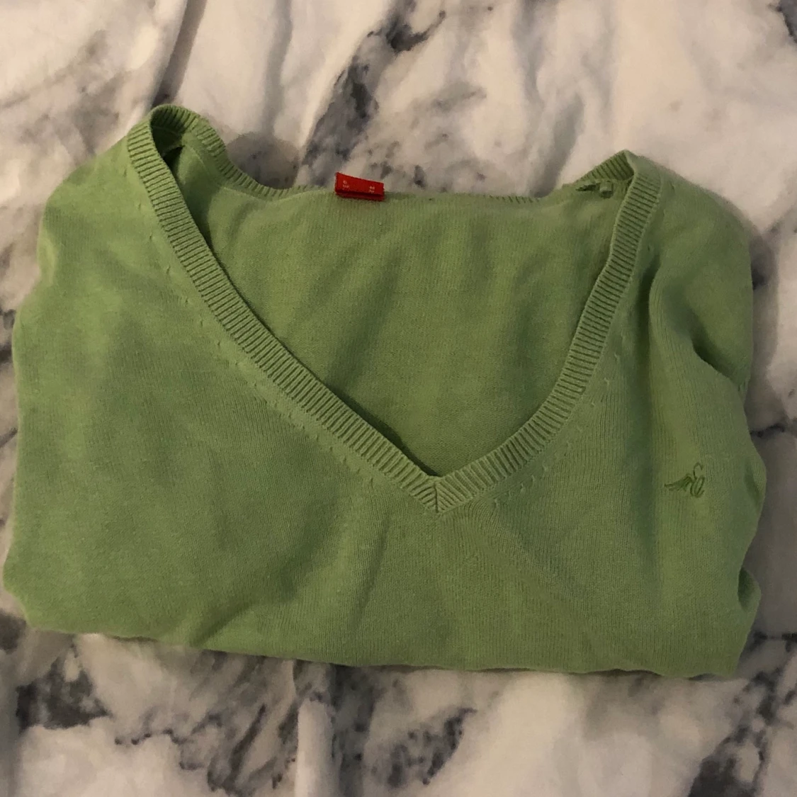 V-ringad tröja i strl M - 91