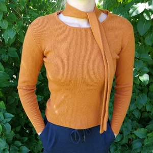 Vintage tröja  - Stickad tröja med kragutsmyckning. Frakt ingår i priset. 