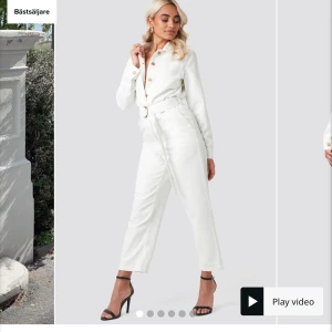 Byxdress i jeans - Superfin byxdress i jeansmaterial från Nakd, frakt tillkommer💕