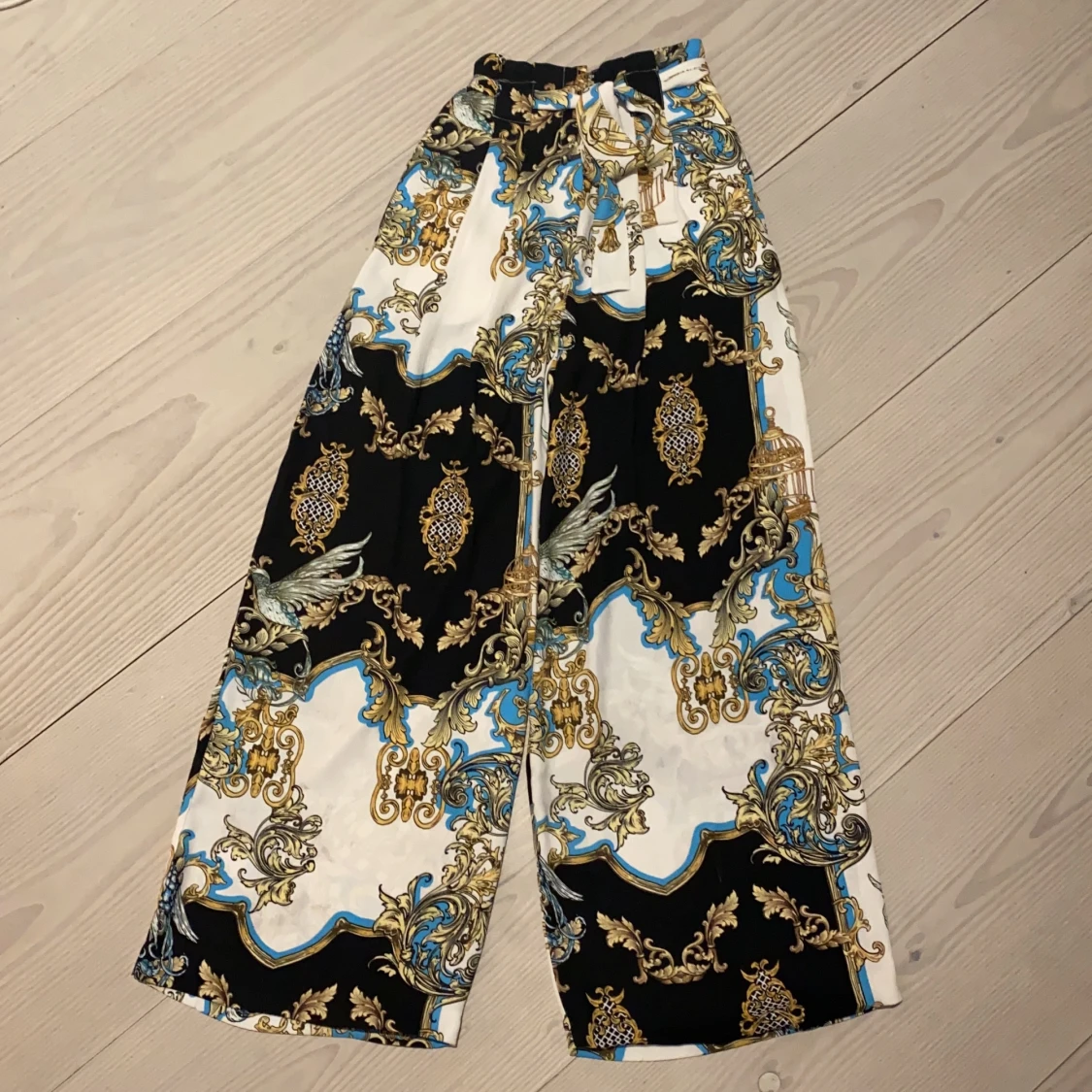 Mönstrade kostymbyxor 