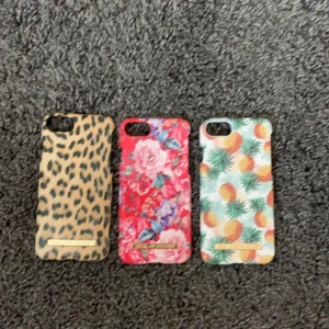 Ideal of Sweden skal - 3 st Ideal Of Sweden skal, IPhone 8 , det röda har gått sönder på ett ställe uppe vid kamerahålet! 100kr för alla , frakten ingår, 50kr st