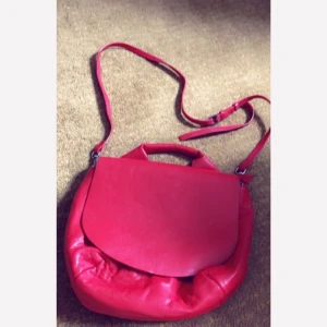 Wera - Röd skinnväska i läder av märket Wera. 