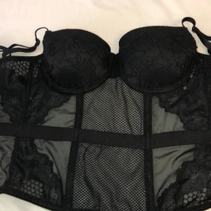 Balconette corset bh - Storlek 34 aldrig använd balconette korsett bh 