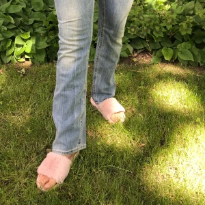 ACNE jeans - SKITsnygga lowwaisted, lite bootcut jeans från acne! Väldigt mjuka och jättefin wash. Säljer pga de tyvärr blivit för små för mig :( Skulle säga att de är en XS! Frakt 63kr tillkommer.