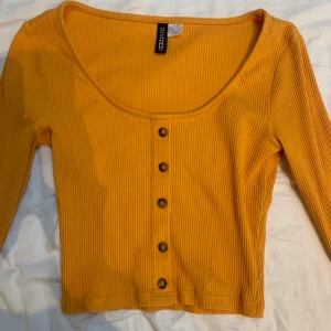 Senapsgul tröja - Denna tröja passar på XXS-S, croptop