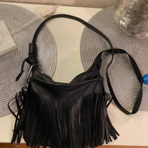 Väska - Supersöt väska, frakt: 44kr hör av dig för intresse eller frågor💞💞