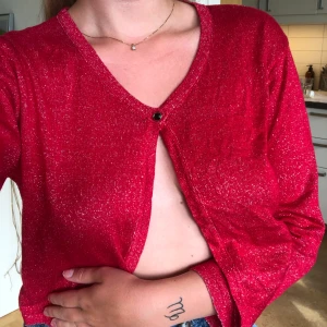 Glittrig kofta! - Superfin kofta. Frakt tillkommer på 40:-🌸