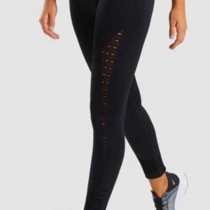  - Köpte dom är på Plick men dom var tyvärr för små Dom är i väldigt fint skick  Frakt tillkommer 