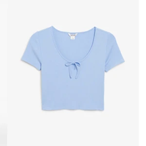 MONKI TOPP - Säljer en söt topp från monki! Storlek S. Endast använd ett fåtal gånger. Skicka meddelande om ni vill ha fler bilder!! Slutsåld på hemsidan! 100kr + frakt. Pris kan diskuteras