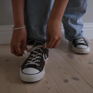  one star converse - Ascoola vintage one star converse, så sköna och i fint skick! Ett riktigt fynd! Passar 39 och 40. Nypris 900kr❤️ Besök @rocketresell_se på Instagram för fler fynd och mer information. Alla köp sker via Instagram dm🚀🚀❤️❤️