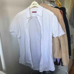  - Kortärmad linne skjorta från herravdelningen