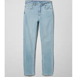 Gammal weekday jeans modell. Raka ljust blåa jeans i storlek 24/30. 