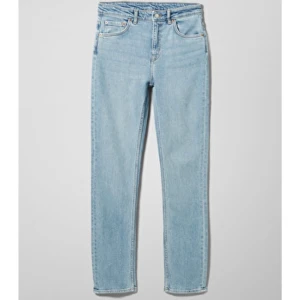 Swish way weekday jeans - Gammal weekday jeans modell. Raka ljust blåa jeans i storlek 24/30. 