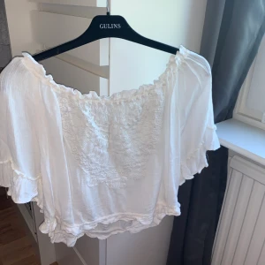 Hollister blus - Storlek M men är också superfin som en oversize blus om man är någon storlek under🥰 frakt tillkommer