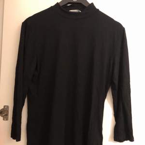 Använd antal gången svart tröja som är väldigt skön material och enkel 