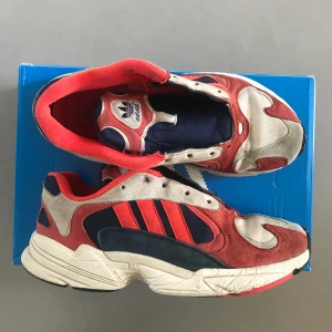 Adidas Yung 1 - Väldigt slitna men prisvärda adidas yung 1