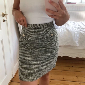 Set från hm  - Kjol (lapp kvar) med matchande kavaj från H&M, 200kr för en eller 300kr tillsammans. Både storlek 36