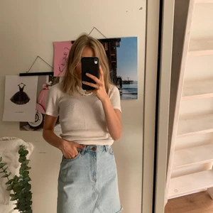 PERFEKTA JEANSKJOLEN🤍🤍 - Såå fin färg! 