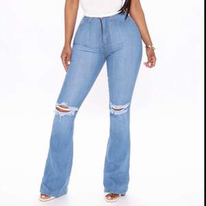 Säljer dessa helt oanvända jeans, oöppnad förpackning med prislapp och allt på. 😊💕