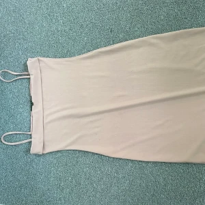 Klänning från vrea moda - Klänning från vera moda är för stor på mig, den ska igentlige vara tajm men är lite löst på mig så den passar s/m/L den är stretchig. 