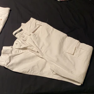 Cargo pant från bik bok - Stl 36 använd ett fåtal gånger fint skick