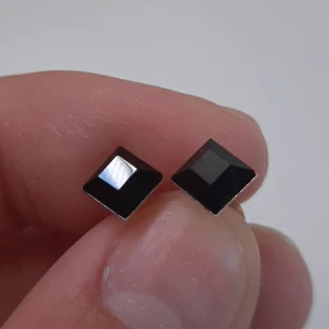 Svarta örhängen - Frakt 11 kr. Se min profil för fler smycken.