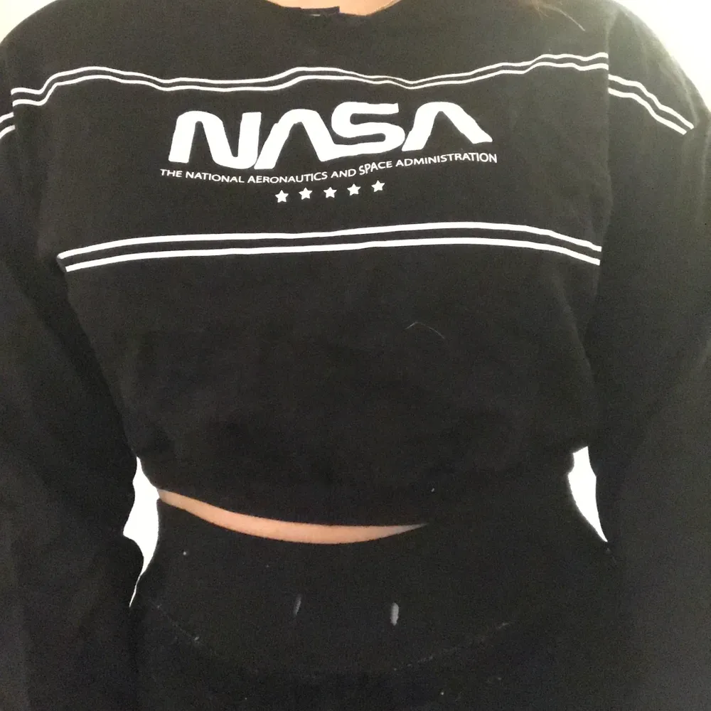 En typisk HM tröja med trycket NASA på framsidan. Hör av dig för mer information och bilder . Tröjor & Koftor.