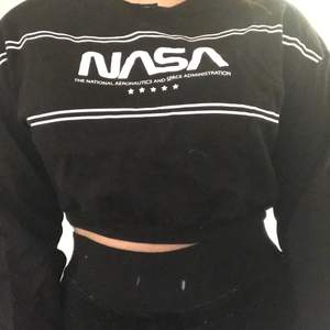 En typisk HM tröja med trycket NASA på framsidan. Hör av dig för mer information och bilder 