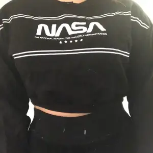 En typisk HM tröja med trycket NASA på framsidan. Hör av dig för mer information och bilder 