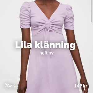 Lila klänning slutsåld  - Helt oanvänd med lappar kvar. Slutsåld på h&m’s hemsida.  Storlek xs, men passar även en liten S. Så har du storlek xs/s passar den bra. 🥰  Går att få bilder om man vill det!  Får jag den inte såld kommer den att returneras imorgon (1/7) 🦋