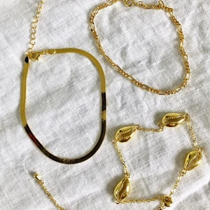 Armband i guldplätterat silver - Jättefina armband med rejäl plättering i 18k guld, i sterling silver. Skicka meddelande för längder och modeller. Eller se Zodisthlm.com ❤️