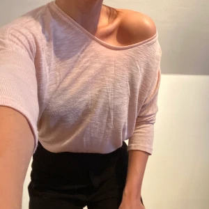 Skön & snygg tröja - Första bilden är färgen på tröjan 