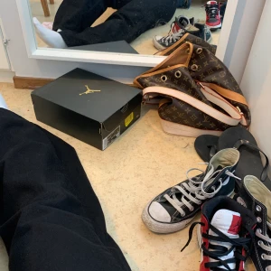 Junkyard jeans - Wide leg jeans från junkyard, de är i storlek 27 men skulle säga att de passar en S. Använde fåtal gånger. Skriv för fler bilder eller frågor:)