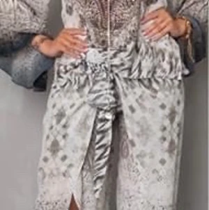 Singoalla blus - Ny singoalla top i silke. Aldrig använd.  Nypris 1899,-   (1 bilden lånad av Blueco)