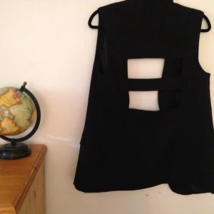  - Fin använd två gånger. Öppen rygg, väldigt snygg ✌️💭