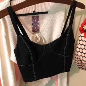 Bershka croptop storlek m - Aldrig använt 