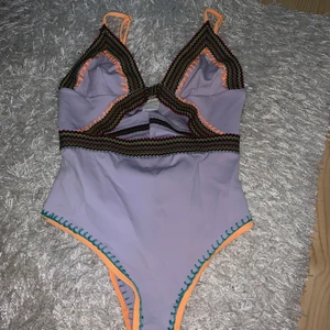 Baddräkt  - Super fin baddräkt från river island! Helt ny & oanvänd !! 