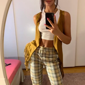 Cardigan strl M  - Fett ball cardigan som piffar upp vilken outfit som helst, snyggt till en dag ute i parken eller en utekväll💖💖 knappt använd, i nyskick. 