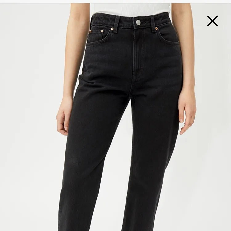 Svarta voyage jeans från Weekday! Använda i ca en månad då de tyvärr sedan blev för små för mig:( . Jeans & Byxor.