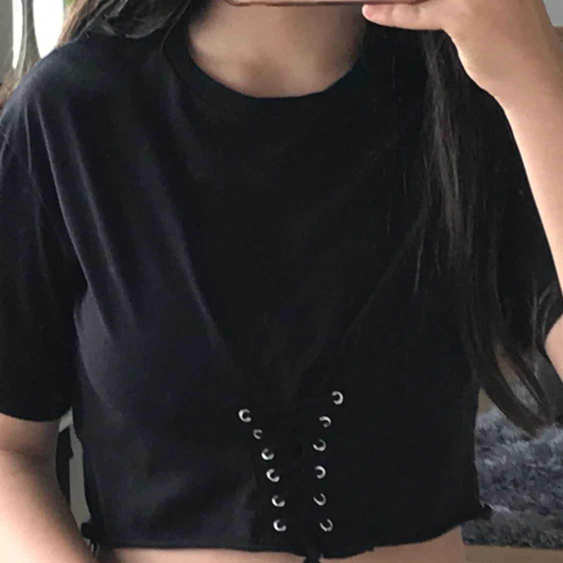 Svart croppad top med knytdetaljer - 90