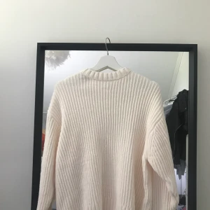 En tröja från mobil storlek xs - Använd en gång bra skick 200kr +frakt