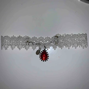  - jättegullig choker som är helt oanvänd!