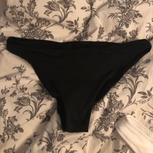 Bikini  - Bikinitrosor i storlek s. Lappen är borta 